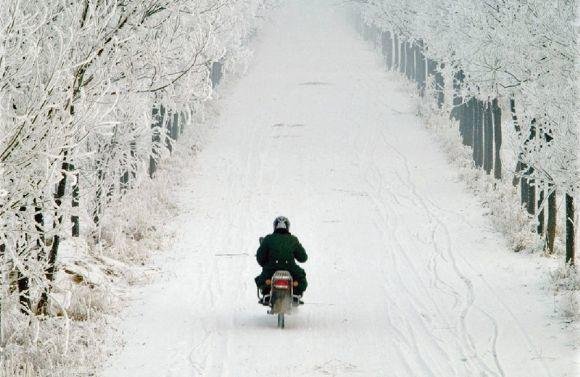 Lee más sobre el artículo ¿Usas tu moto en invierno? Cinco claves para tenerla preparada