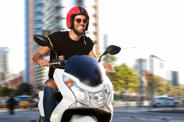 En este momento estás viendo Los 10 errores más frecuentes de un motociclista nuevo.