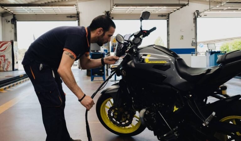 Lee más sobre el artículo ¿Cuándo debe pasar una moto la primera inspección técnica?