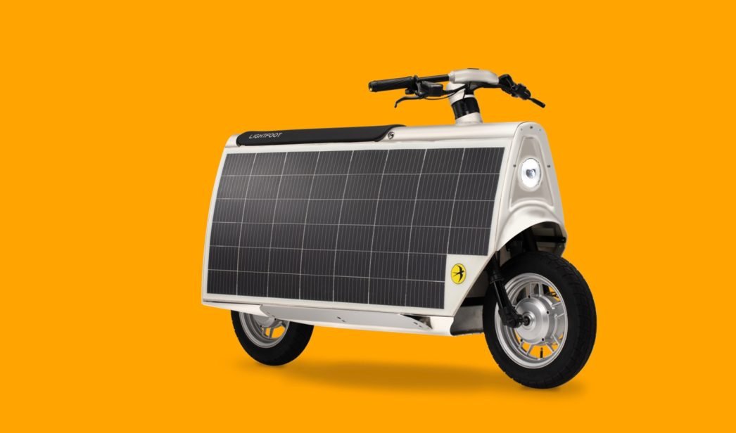 En este momento estás viendo La revolución solar sobre dos ruedas: ¿la moto con movimiento perpetuo?