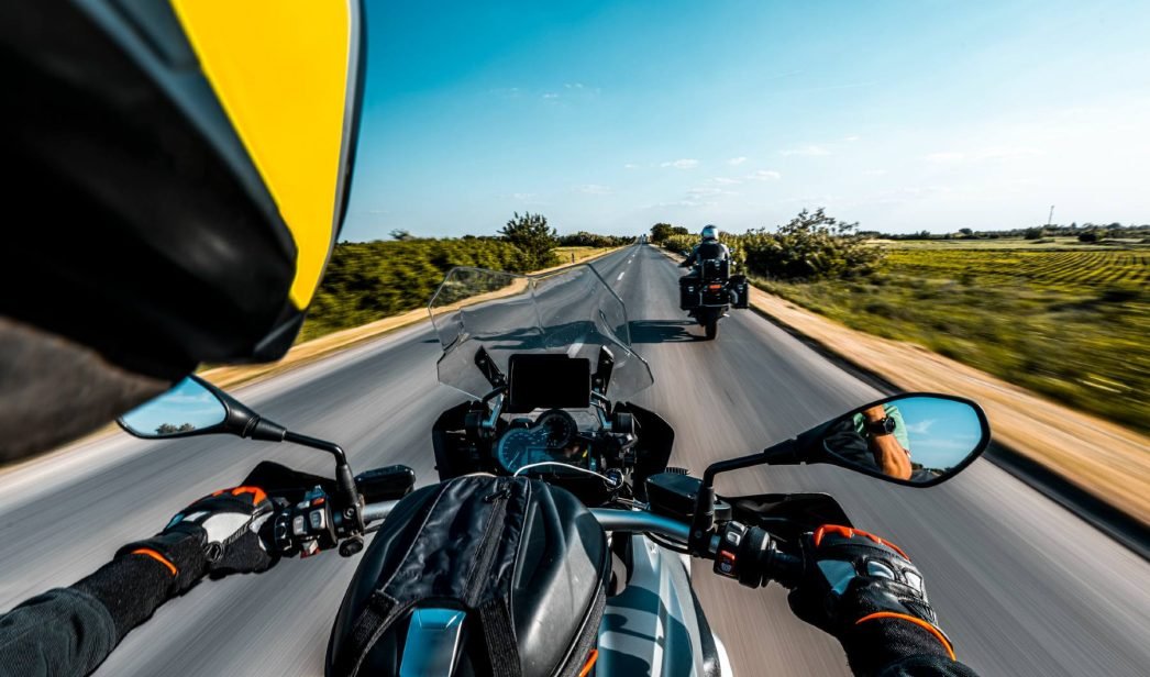 En este momento estás viendo Aunque en España no es obligatorio, mucho cuidado con este elemento si vas a conducir en moto por Francia