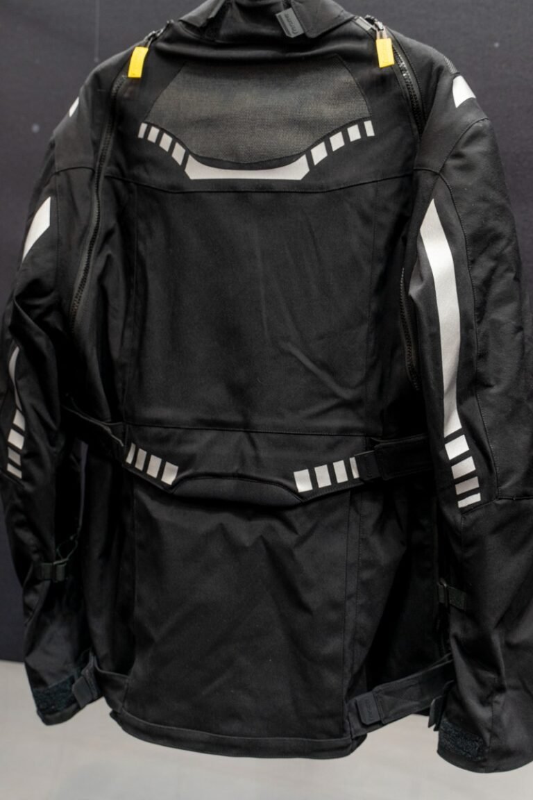 Lee más sobre el artículo Esta es la cazadora de moto que va a cambiar las reglas en los accidentes de tráfico