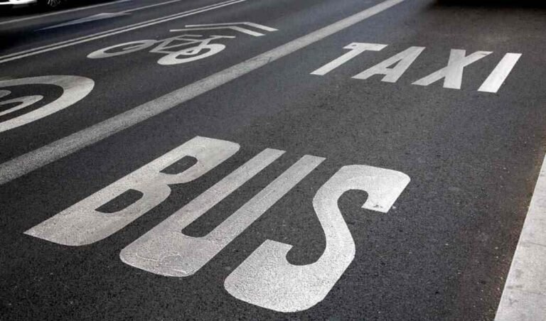 Lee más sobre el artículo ¿Pueden las motos usar el carril bus-taxi?