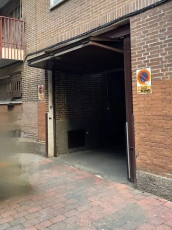 Plaza calle Sierra de Gredos 13 E2