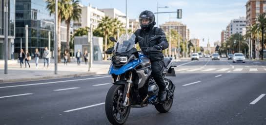 Lee más sobre el artículo Guía esencial para disfrutar del motociclismo con seguridad